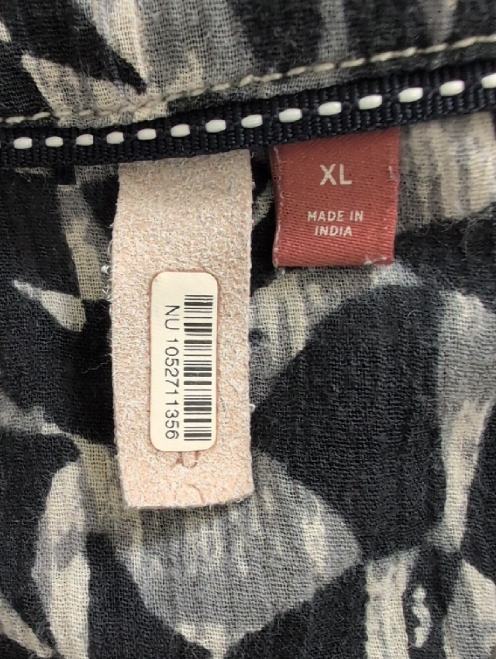 PILCRO Sidney Batwing Sleeve Abstract Print Blouse Black White and Grey Size XL - Picture 8 of 11